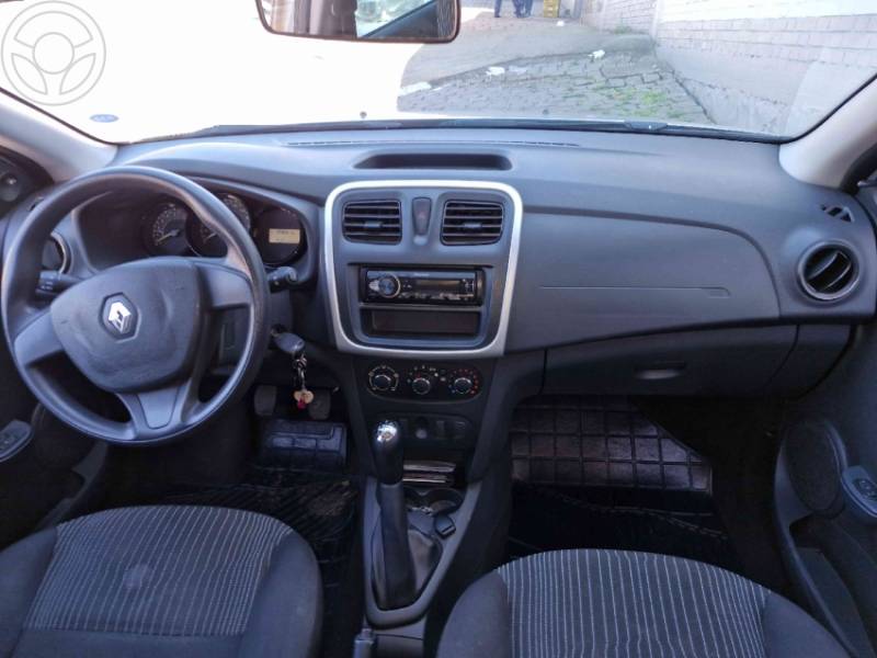 RENAULT - SANDERO 1.0 AUTHENTIQUE 16V FLEX 4P MANUAL - 2014/2015 - PRATA - R$ 37.900,00