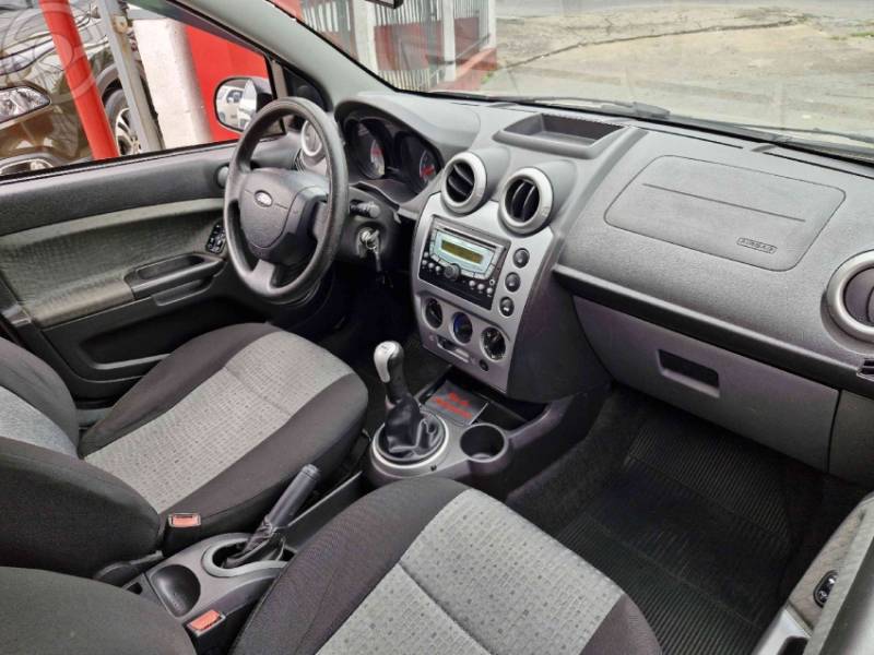 FORD - FIESTA 1.6 ROCAM SEDAN 8V FLEX 4P MANUAL - 2014/2014 - PRATA - R$ 34.900,00