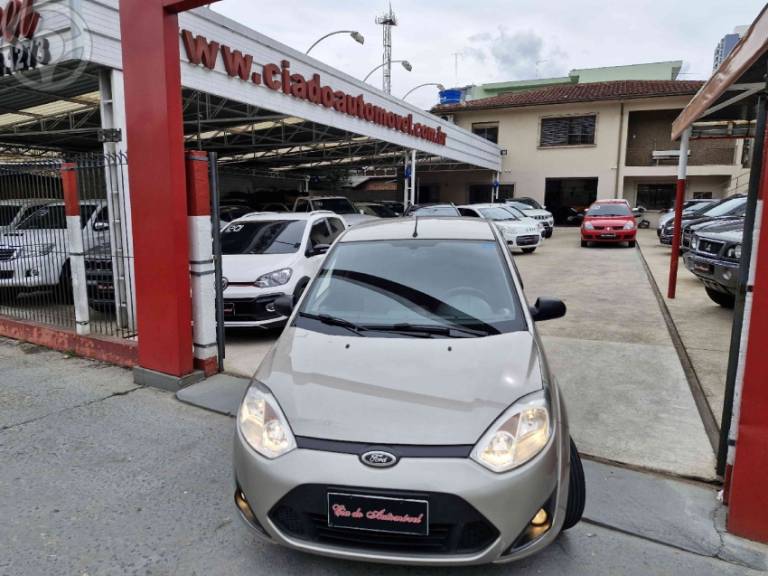 FORD - FIESTA 1.6 ROCAM SEDAN 8V FLEX 4P MANUAL - 2014/2014 - PRATA - R$ 34.900,00
