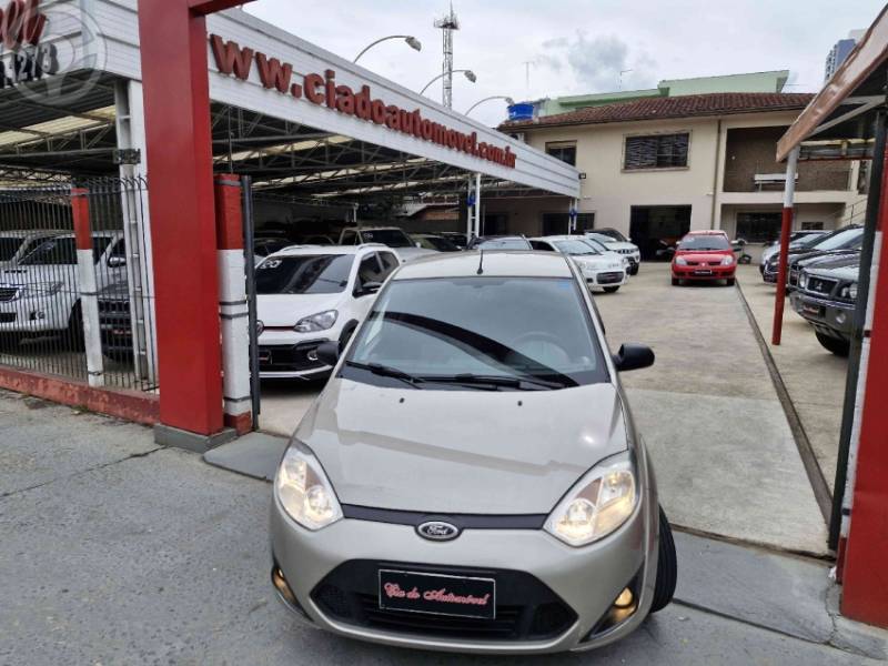 FORD - FIESTA 1.6 ROCAM SEDAN 8V FLEX 4P MANUAL - 2014/2014 - PRATA - R$ 34.900,00