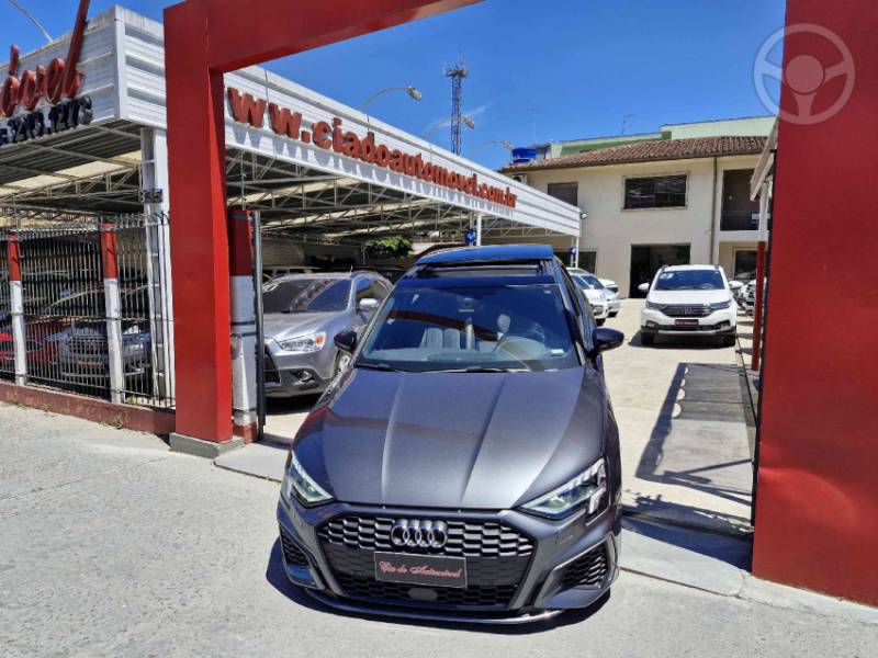 AUDI - A3 2.0 TFSI PERFORMANCE BLACK SEDAN 4P AUTOMÁTICA - 2022/2023 - CINZA - R$ 199.000,00