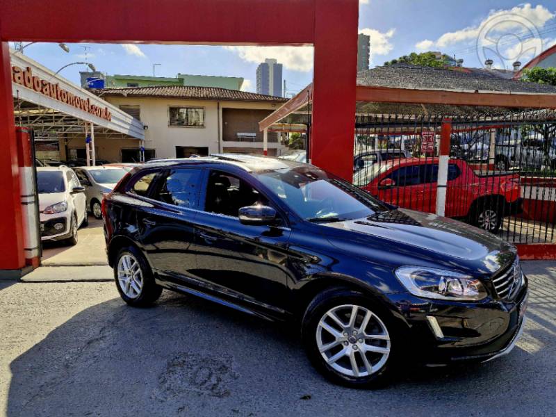 VOLVO - XC60 2.4 D5 MOMENTUM DIESEL AWD 4P AUTOMÁTICO - 2016/2017 - CINZA - R$ 98.000,00