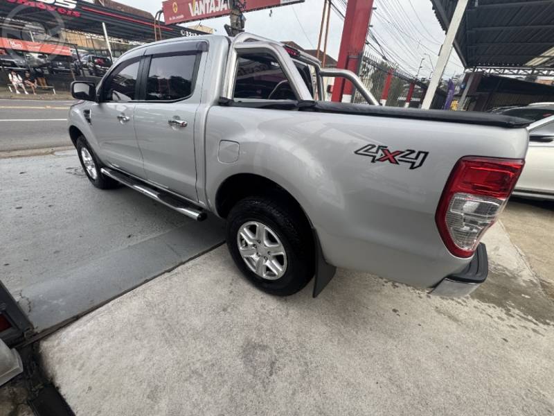 FORD - RANGER 3.2 XLT 4X4 CD 20V DIESEL 4P AUTOMÁTICO - 2013/2014 - PRATA - R$ 115.000,00