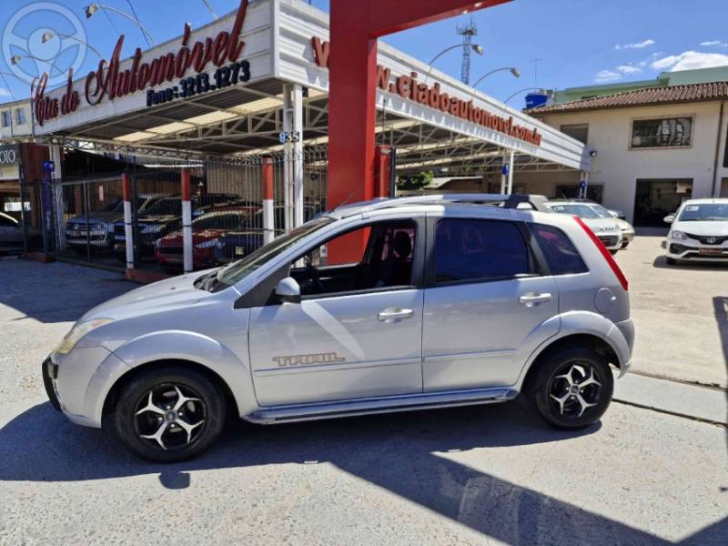 FORD - FIESTA 1.0 MPI TRAIL HATCH 8V FLEX 4P MANUAL - 2007/2008 - PRATA - R$ 21.900,00