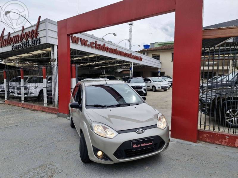 FORD - FIESTA 1.6 ROCAM SEDAN 8V FLEX 4P MANUAL - 2014/2014 - PRATA - R$ 34.900,00