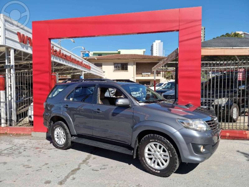 TOYOTA - HILUX SW4 3.0 SRV 4X4 16V TURBO INTERCOOLER DIESEL 4P AUTOMÁTICO - 2014/2014 - CINZA - R$ 149.000,00