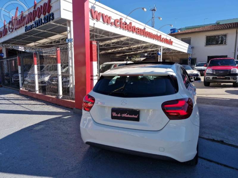 MERCEDES-BENZ - A 200 1.6 TURBO 16V FLEX 4P AUTOMÁTICO - 2017/2018 - BRANCA - R$ 119.000,00