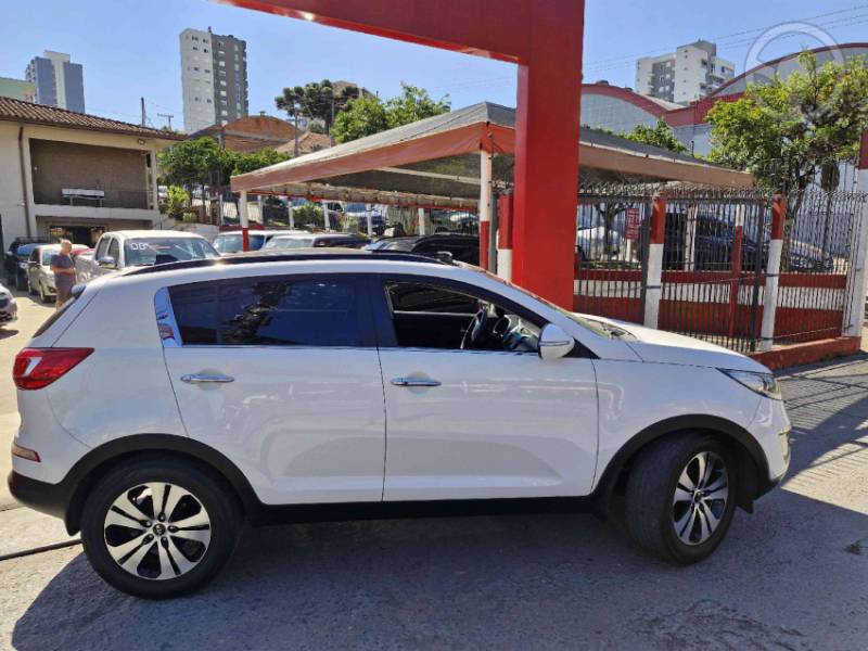 KIA MOTORS - SPORTAGE 2.0 EX 4X2 16V FLEX 4P AUTOMÁTICO - 2013/2014 - BRANCA - R$ 79.800,00