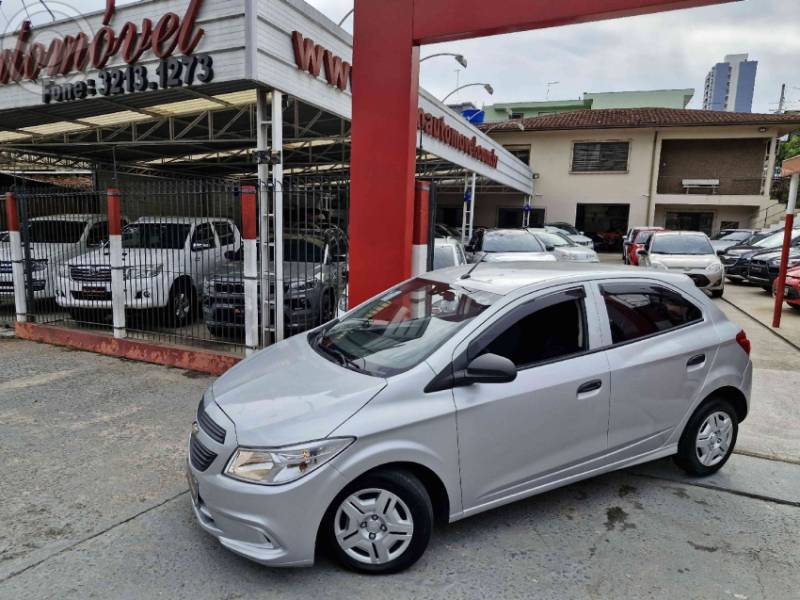 CHEVROLET - ONIX 1.0 MPFI JOY 8V FLEX 4P MANUAL - 2017/2018 - PRATA - R$ 46.900,00