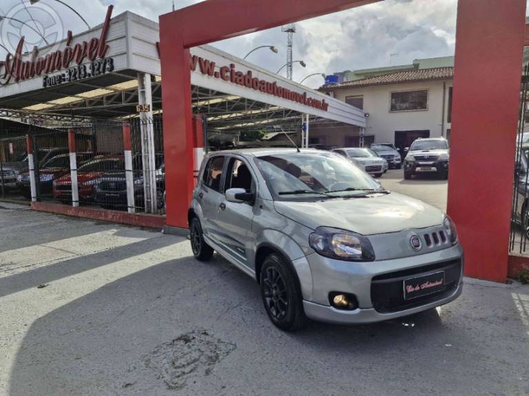 FIAT - UNO 1.4 EVO SPORTING 8V FLEX 4P MANUAL - 2014/2014 - PRATA - R$ 42.900,00