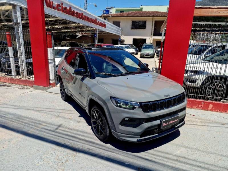 JEEP - COMPASS 2.0 HURRICANE BLACKHAWK 4X4 TURBO 4P AUTOMÁTICO - 2024/2025 - CINZA - R$ 225.000,00