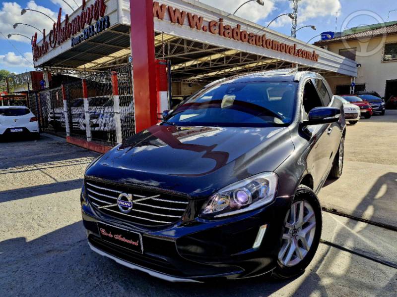 VOLVO - XC60 2.4 D5 MOMENTUM DIESEL AWD 4P AUTOMÁTICO - 2016/2017 - CINZA - R$ 98.000,00