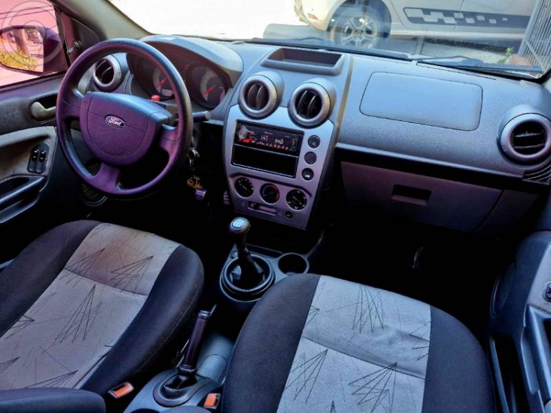 FORD - FIESTA 1.0 MPI TRAIL HATCH 8V FLEX 4P MANUAL - 2007/2008 - PRATA - R$ 21.900,00
