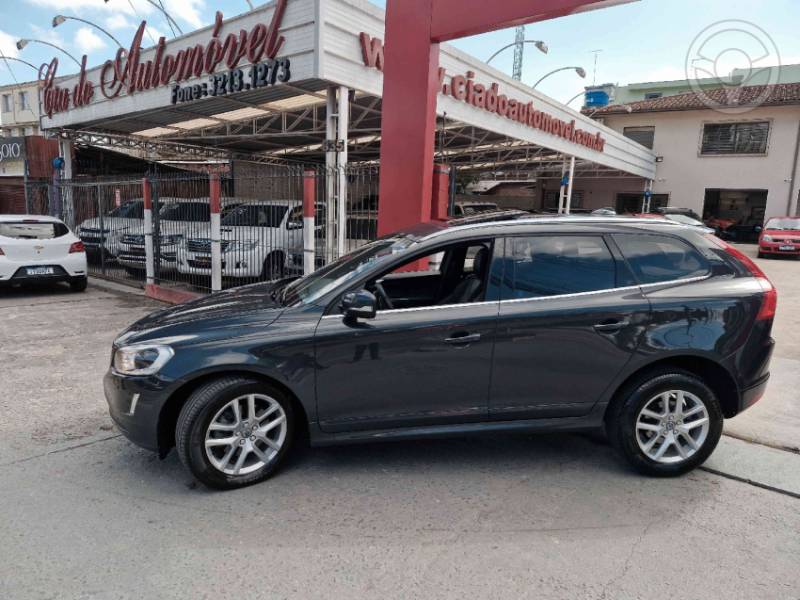VOLVO - XC60 2.4 D5 MOMENTUM DIESEL AWD 4P AUTOMÁTICO - 2016/2017 - CINZA - R$ 98.000,00