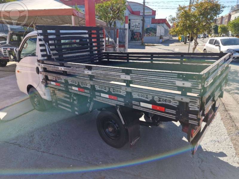 HYUNDAI - HR 2.5 TCI HD LONGOCAÇAMBA 4X2 8V 97CV TURBO INTERCOOLER DIESEL 2P MANUAL - 2015/2016 - BRANCA - R$ 99.000,00