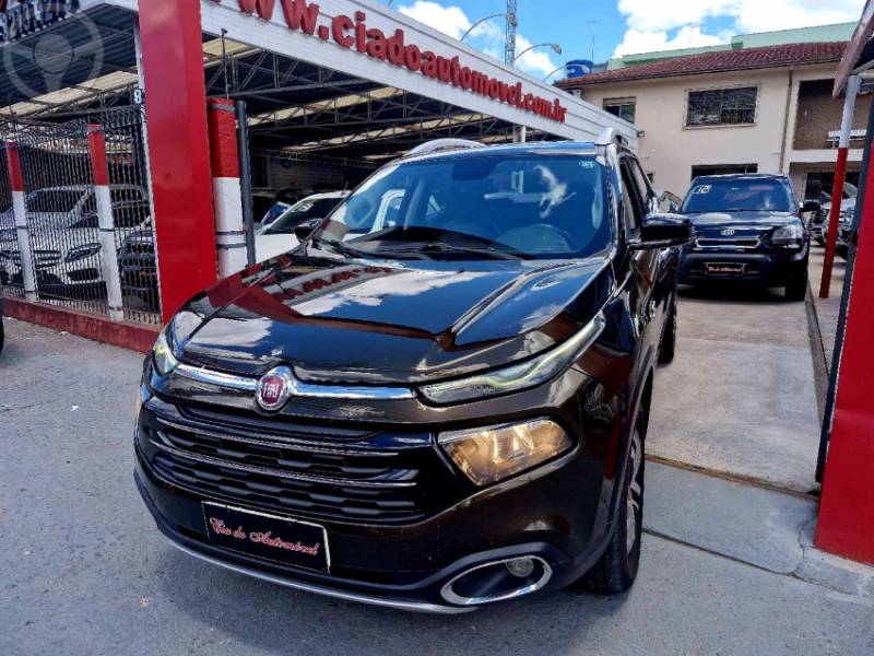 FIAT - TORO 2.0 16V TURBO DIESEL VOLCANO 4WD AUTOMÁTICO - 2016/2017 - MARROM - R$ 95.000,00