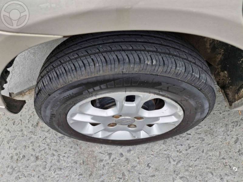 FORD - FIESTA 1.6 ROCAM SEDAN 8V FLEX 4P MANUAL - 2014/2014 - PRATA - R$ 34.900,00