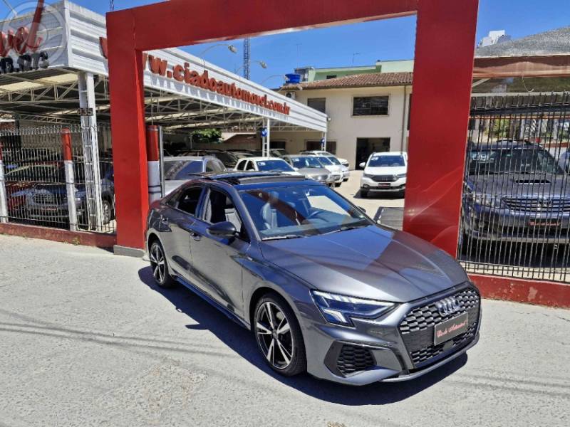 AUDI - A3 2.0 TFSI PERFORMANCE BLACK SEDAN 4P AUTOMÁTICA - 2022/2023 - CINZA - R$ 216.000,00