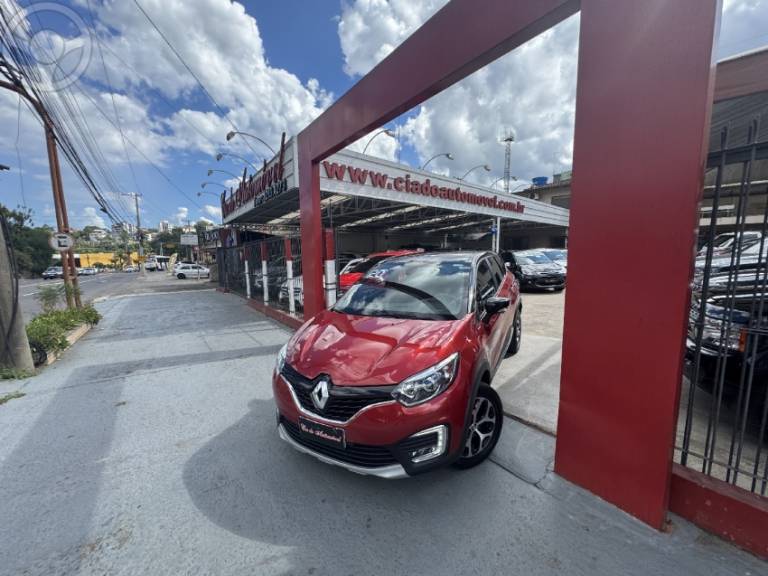 RENAULT - CAPTUR 1.6 16V INTENSE BOSE FLEX 4P AUTOMÁTICO - 2020/2021 - BORDO - R$ 88.000,00