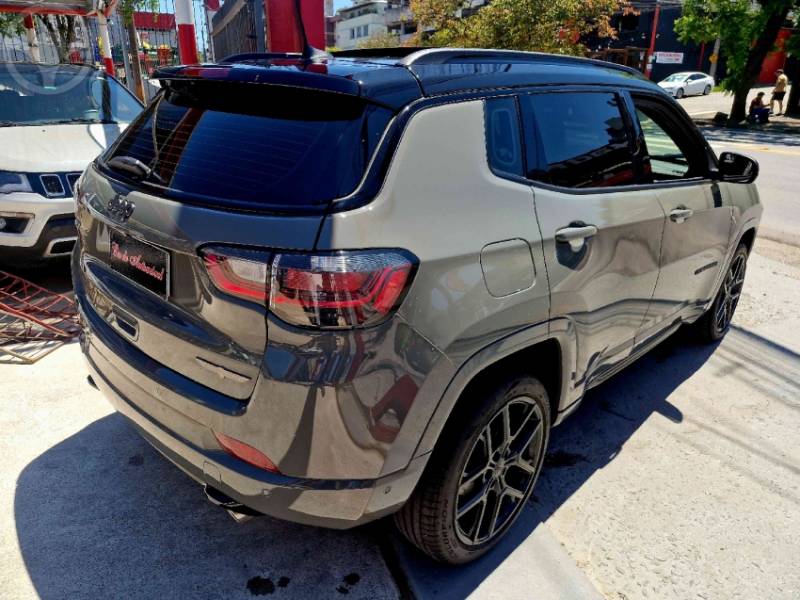 JEEP - COMPASS 2.0 HURRICANE BLACKHAWK 4X4 TURBO 4P AUTOMÁTICO - 2024/2025 - CINZA - R$ 225.000,00