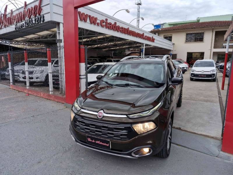 FIAT - TORO 2.0 16V TURBO DIESEL VOLCANO 4WD AUTOMÁTICO - 2016/2017 - MARROM - R$ 95.000,00