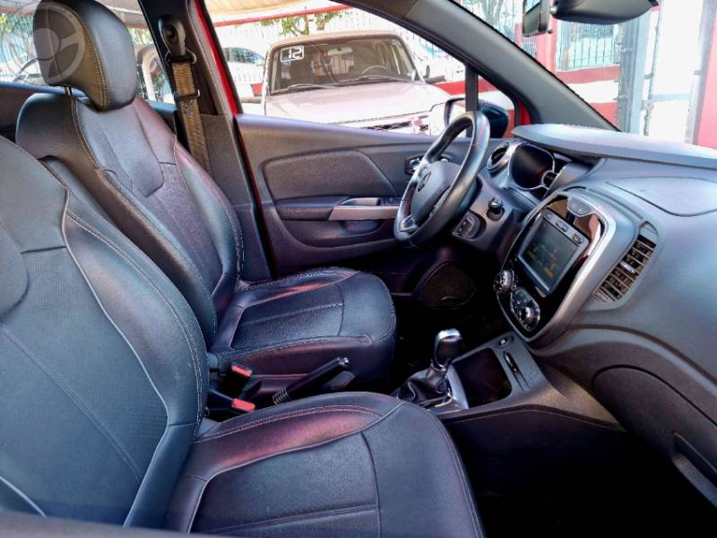 RENAULT - CAPTUR 1.6 16V INTENSE BOSE FLEX 4P AUTOMÁTICO - 2020/2021 - BORDO - R$ 88.000,00