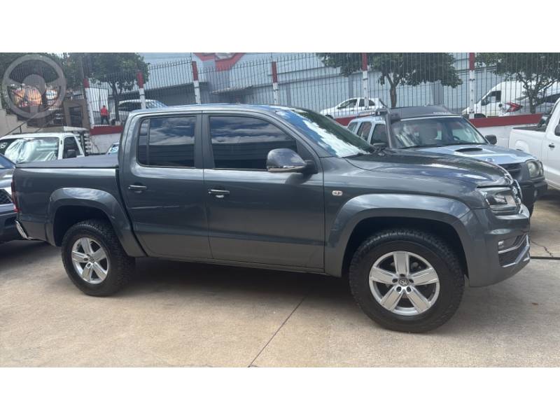 VOLKSWAGEN - AMAROK 2.0 HIGHLINE 4X4 CD 16V TURBO INTERCOOLER DIESEL 4P AUTOMÁTICO - 2016/2017 - CINZA - R$ 136.000,00