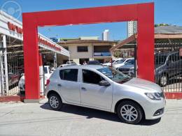RENAULT - SANDERO 1.0 AUTHENTIQUE 16V FLEX 4P MANUAL - 2014/2015 - PRATA - R$ 37.900,00