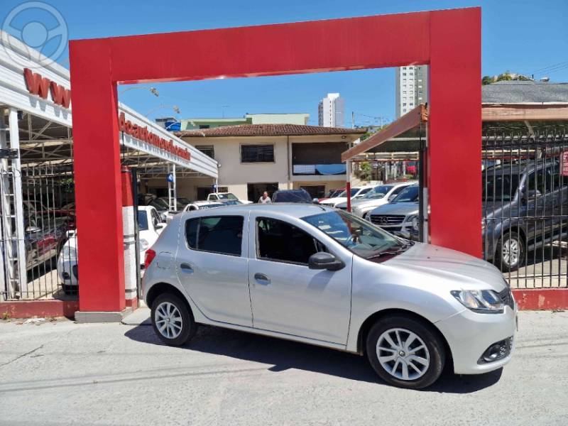 RENAULT - SANDERO 1.0 AUTHENTIQUE 16V FLEX 4P MANUAL - 2014/2015 - PRATA - R$ 37.900,00