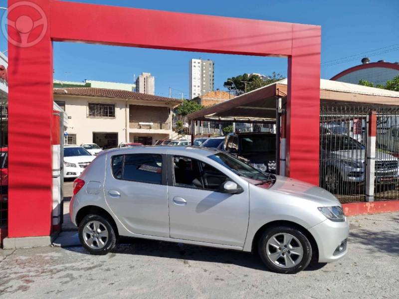 RENAULT - SANDERO 1.6 EXPRESSION 8V FLEX 4P MANUAL - 2015/2016 - PRATA - R$ 41.900,00