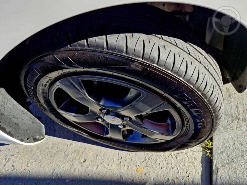 CHEVROLET - ONIX 1.4 MPFI LTZ 8V FLEX 4P MANUAL - 2017/2018 - BRANCA - R$ 63.900,00