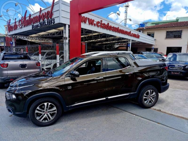FIAT - TORO 2.0 16V TURBO DIESEL VOLCANO 4WD AUTOMÁTICO - 2016/2017 - MARROM - R$ 95.000,00