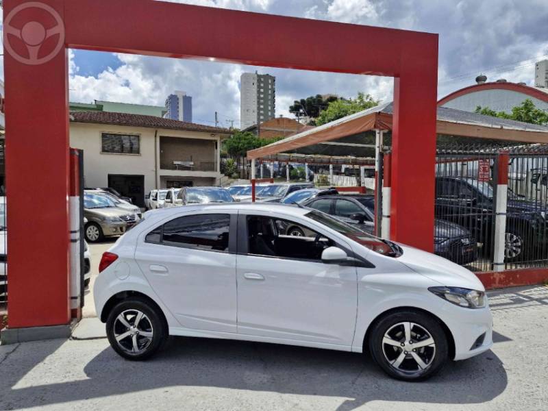 CHEVROLET - ONIX 1.4 MPFI LTZ 8V FLEX 4P MANUAL - 2018/2018 - BRANCA - R$ 67.900,00
