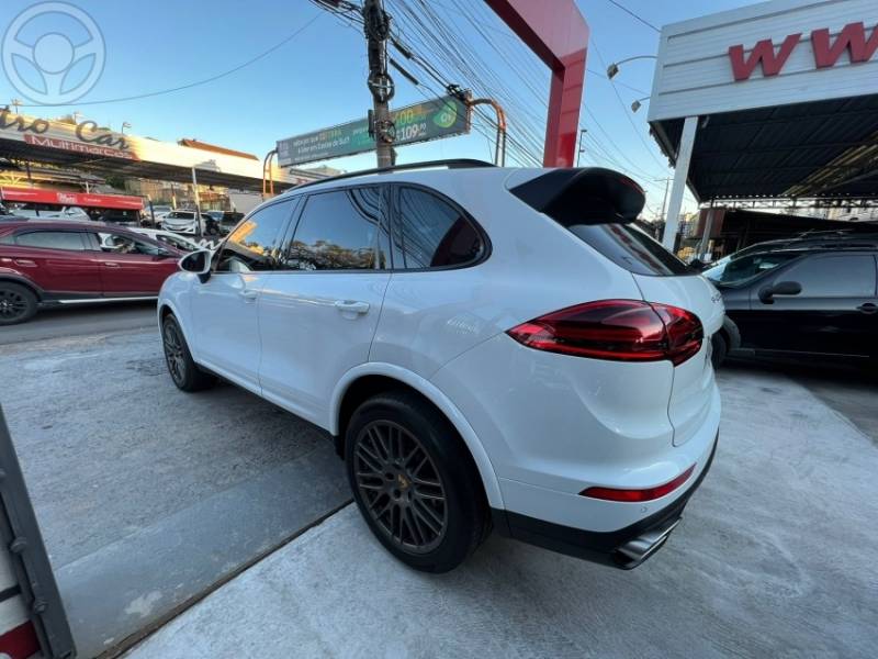 PORSCHE - CAYENNE 3.6 4X4 V6 24V 4P TIPTRONIC - 2017/2018 - BRANCA - R$ 229.000,00