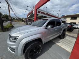 VOLKSWAGEN - AMAROK 2.0 HIGHLINE 4X4 CD 16V TURBO INTERCOOLER DIESEL 4P AUTOMÁTICO - 2017/2018 - PRETA - R$ 154.000,00