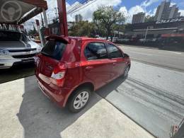 TOYOTA - ETIOS 1.5 XS 16V FLEX 4P MANUAL - 2015/2015 - BORDO - R$ 41.900,00