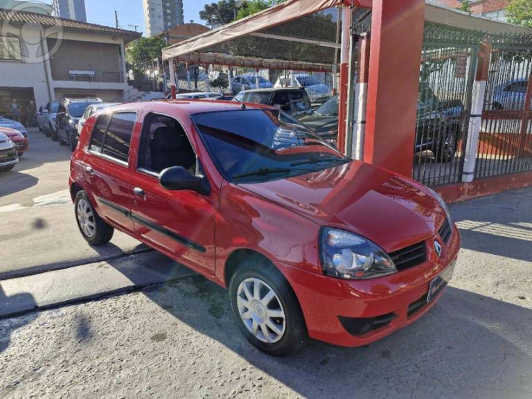 RENAULT - CLIO 1.0 CAMPUS 16V FLEX 4P MANUAL - 2012/2012 - VERMELHA - R$ 23.900,00