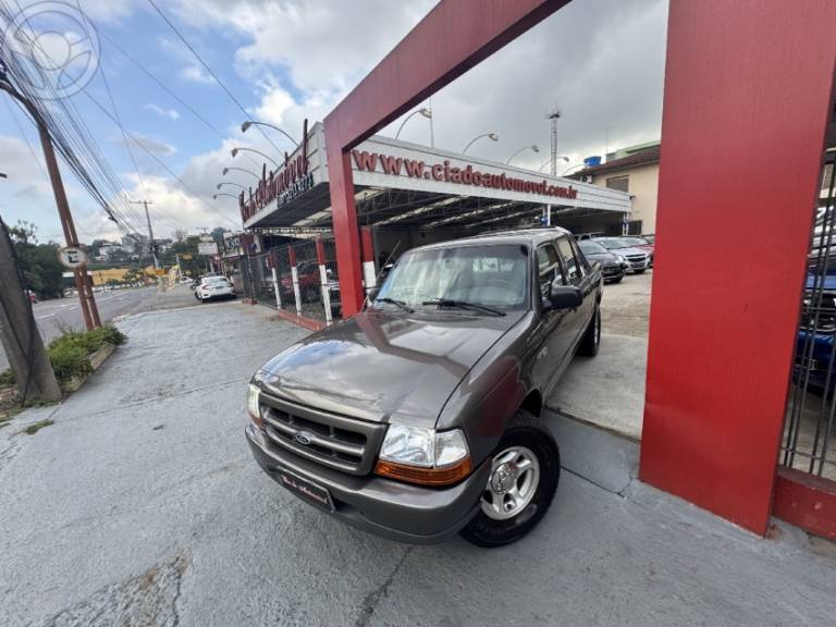 FORD - RANGER 2.5 XL 4X2 CD 8V TURBO INTERCOOLER DIESEL 4P MANUAL - 2000/2001 - CINZA - R$ 49.800,00