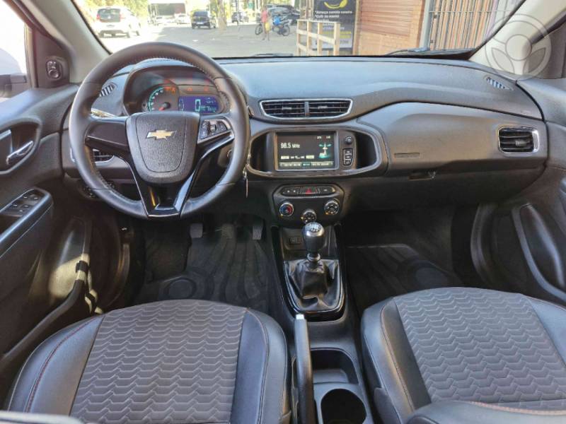 CHEVROLET - ONIX 1.4 MPFI LTZ 8V FLEX 4P MANUAL - 2017/2018 - BRANCA - R$ 63.900,00