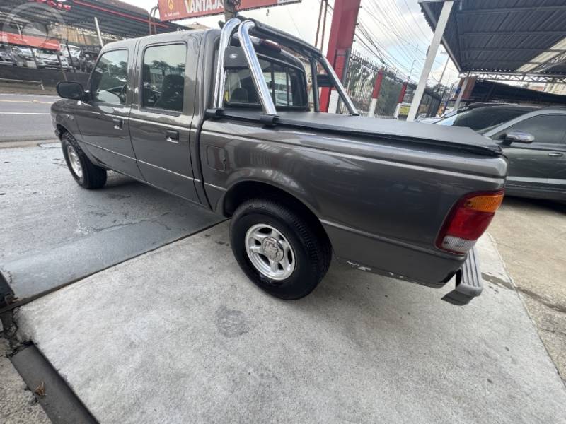FORD - RANGER 2.5 XL 4X2 CD 8V TURBO INTERCOOLER DIESEL 4P MANUAL - 2000/2001 - CINZA - R$ 49.800,00