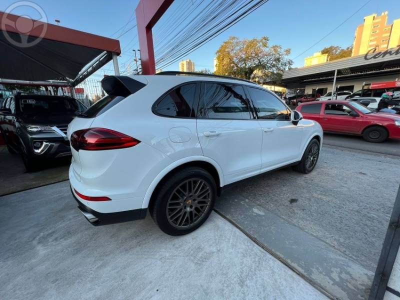 PORSCHE - CAYENNE 3.6 4X4 V6 24V 4P TIPTRONIC - 2017/2018 - BRANCA - R$ 229.000,00