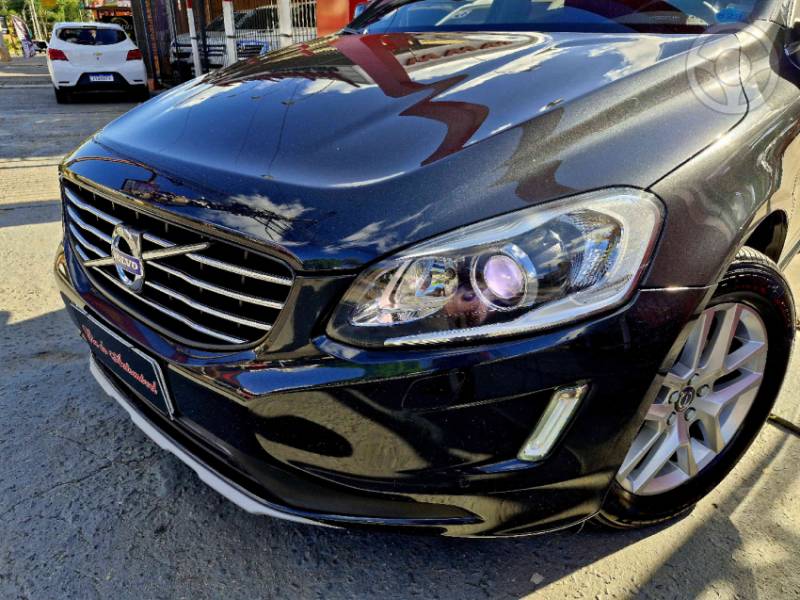 VOLVO - XC60 2.4 D5 MOMENTUM DIESEL AWD 4P AUTOMÁTICO - 2016/2017 - CINZA - R$ 98.000,00