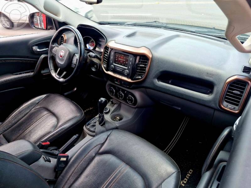 FIAT - TORO 2.0 16V TURBO DIESEL VOLCANO 4WD AUTOMÁTICO - 2016/2017 - MARROM - R$ 95.000,00