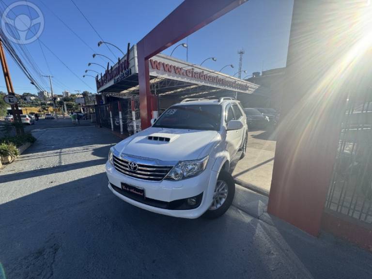 TOYOTA - HILUX SW4 3.0 SRV 4X4 16V TURBO INTERCOOLER DIESEL 4P AUTOMÁTICO - 2013/2013 - BRANCA - R$ 139.000,00