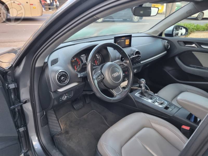 AUDI - A3 1.4 TFSI SPORTBACK AMBIENTE 16V 4P S-TRONIC - 2017/2018 - CINZA - R$ 105.900,00
