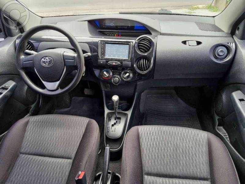 TOYOTA - ETIOS 1.3 X 16V FLEX 4P AUTOMÁTICO - 2018/2019 - BRANCA - R$ 63.900,00