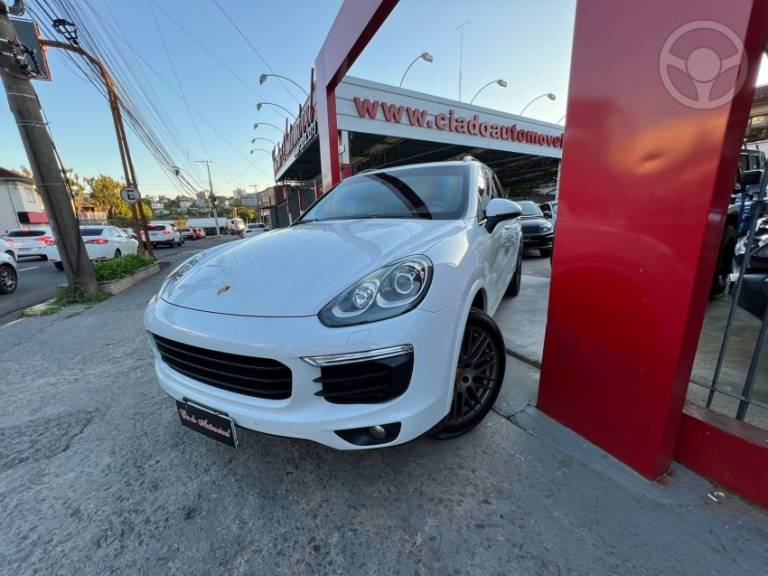 PORSCHE - CAYENNE 3.6 4X4 V6 24V 4P TIPTRONIC - 2017/2018 - BRANCA - R$ 229.000,00