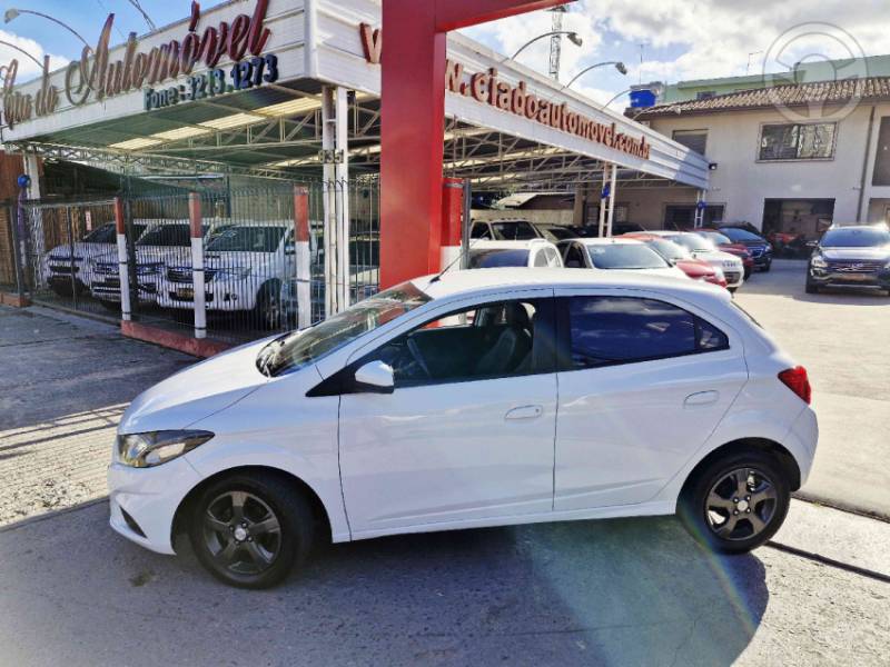 CHEVROLET - ONIX 1.4 MPFI LTZ 8V FLEX 4P MANUAL - 2017/2018 - BRANCA - R$ 63.900,00