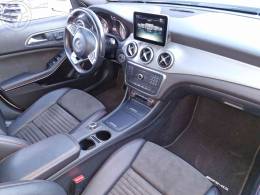 MERCEDES-BENZ - GLA 250 2.0 16V TURBO SPORT 4P AUTOMÁTICO - 2015/2016 - BRANCA - R$ 134.000,00