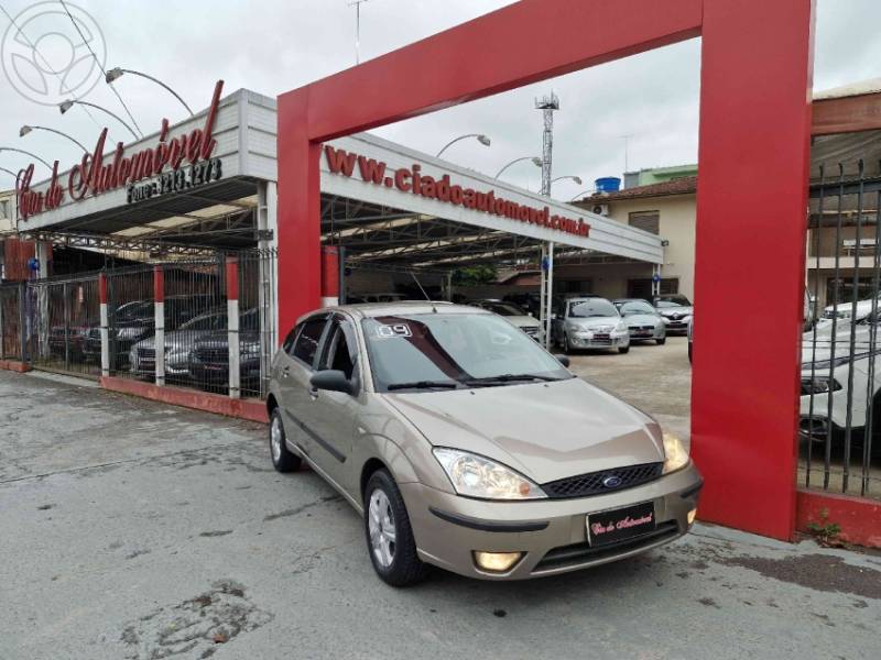 FORD - FOCUS 1.6 GL 8V FLEX 4P MANUAL - 2008/2009 - DOURADA - R$ 29.800,00